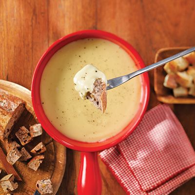 Our Recipes - Holiday cheese fondue | Marché Bonichoix