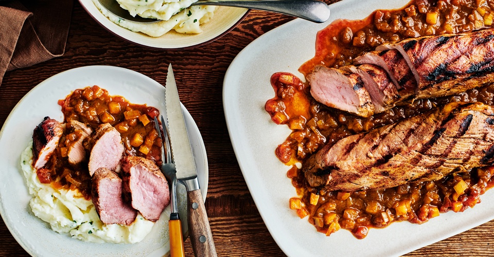 Our Recipes - Barbecue pork tenderloins with apples | Marché Bonichoix