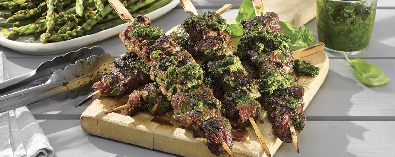 Our Recipes - Skewered flank steak and green sauce | Marché Bonichoix