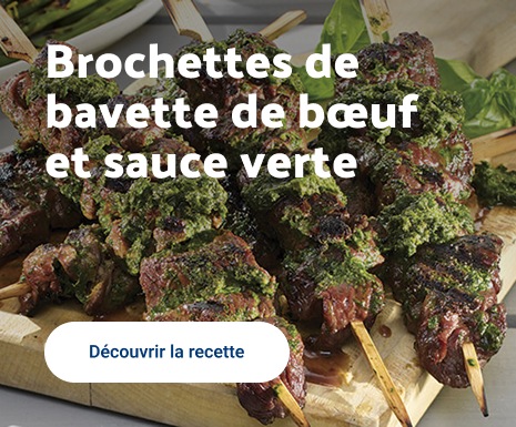 Brochettes de bavette de bœuf et sauce verte